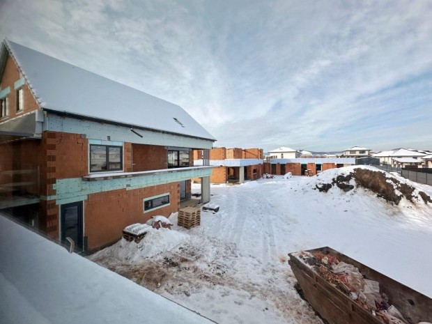 Elad� 107 nm-es lak�s Koz�rmisleny