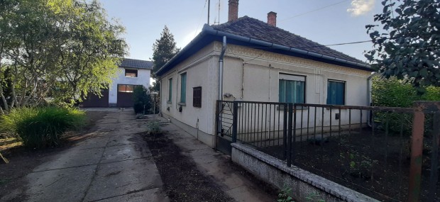 Elad� 108.30 m2 csal�di h�z, Pusztaszer