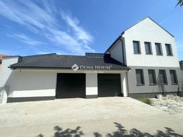 Elad� 108 nm-es lak�s Kecskem�t