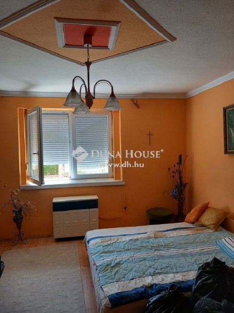 Elad� 109 nm-es h�z Demecser