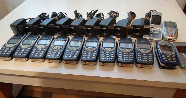 Elad 10 db Nokia 3310 mobiltelefon