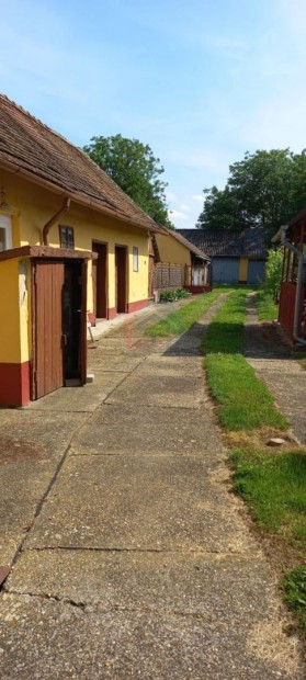 Elad� 110 m2 csal�di h�z, Letenye