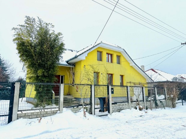 Elad� 110 m2 csal�di h�z, V�c