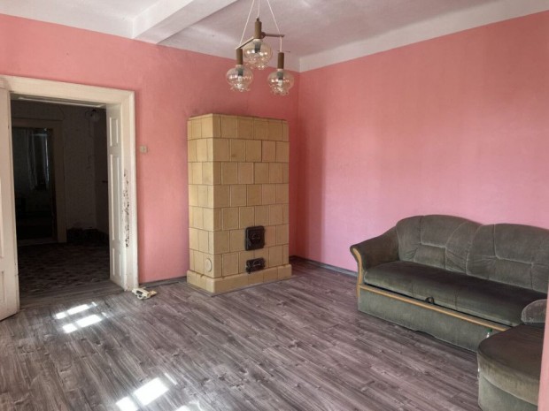 Elad� 110 nm-es Csal�di h�z N�dudvar