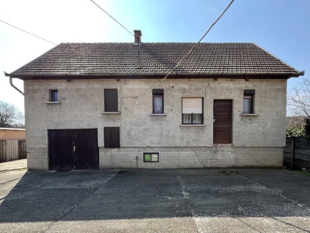 Elad� 110 nm-es Csal�di h�z Szentm�rtonk�ta