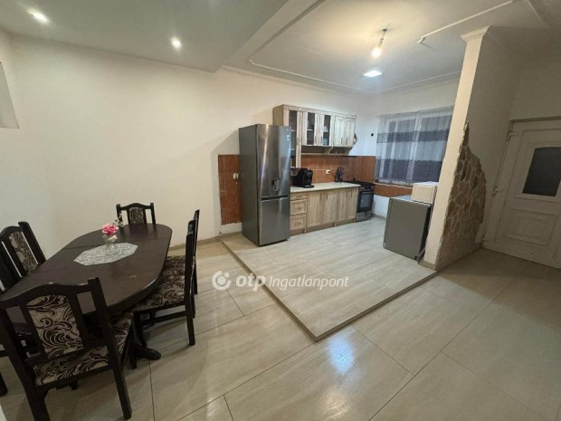 Elad� 110 nm-es h�z L�tav�rtes