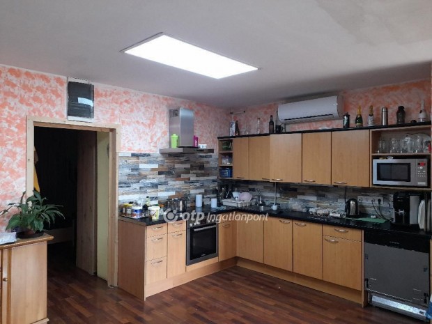 Elad� 110 nm-es h�z Pusztaszer