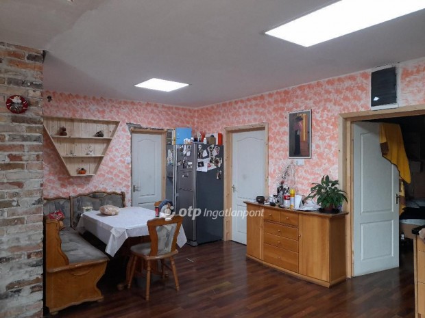 Elad� 110 nm-es h�z Pusztaszer