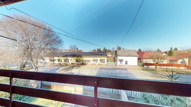 Elad� 110 nm-es h�z Tiszavasv�ri