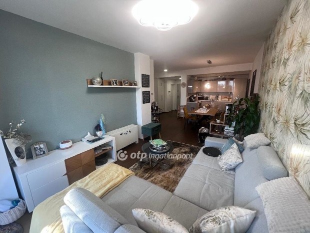 Elad� 110 nm-es lak�s Szeged