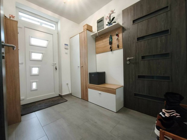 Elad� 110 nm-es sorh�zi lak�s Pestszentimr�n-saj�t kerttel