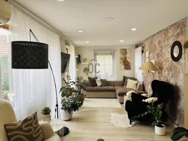 Elad� 111 nm-es h�z Cegl�d