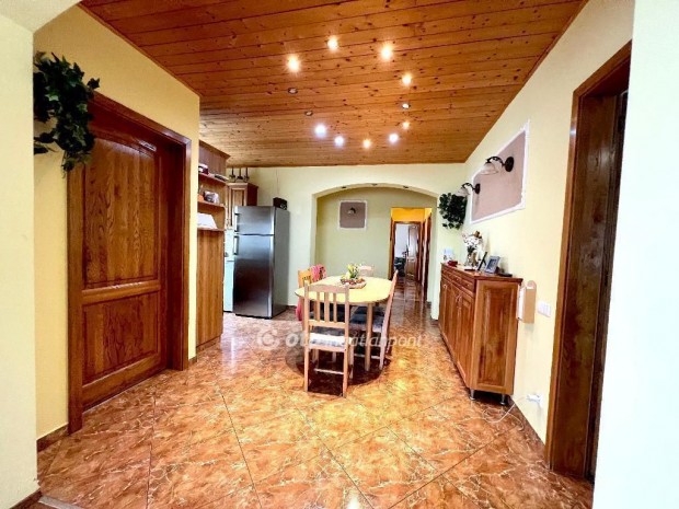 Elad� 111 nm-es h�z Ravazd