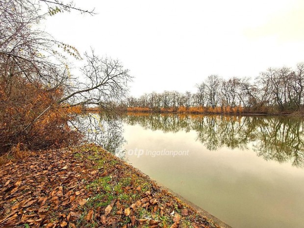 Elad� 1127 nm-es telek B�k�sszentandr�s