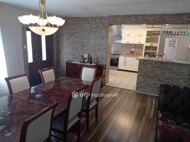 Elad� 112 nm-es h�z Bagod