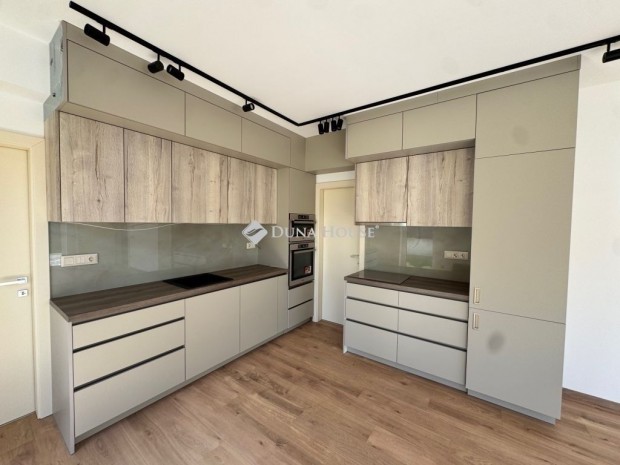 Elad� 112 nm-es h�z Veszpr�m