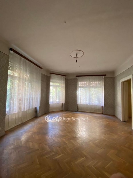 Eladó 113 nm-es Felújítandó tégla lakás Budapest XI. kerület
