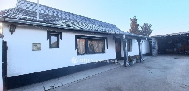 Elad� 113 nm-es h�z J�szj�k�halma