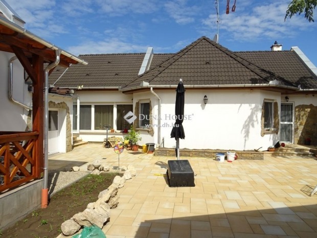 Elad� 113 nm-es h�z Kecskem�t