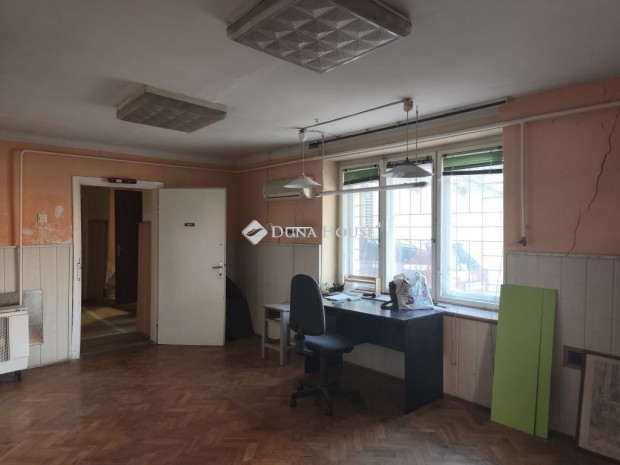 Elad� 113 nm-es h�z Kecskem�t