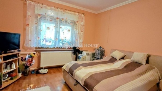 Elad� 114 nm-es h�z Kecskem�t