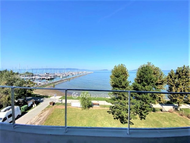 Elad� 114 nm-es lak�s Balatonfenyves