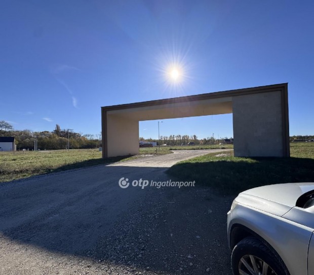 Elad� 1155 nm-es telek M�riak�lnok