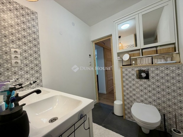 Elad� 115 nm-es h�z Balatonf�red