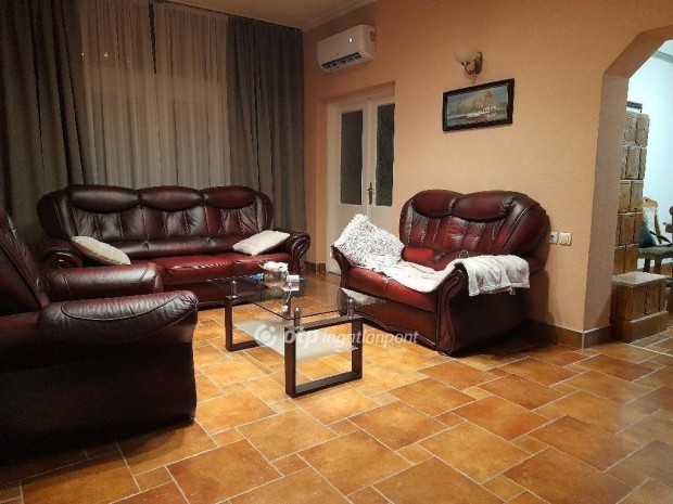 Elad� 115 nm-es h�z K�kcse