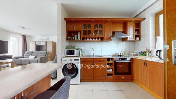 Elad� 115 nm-es h�z Ny�regyh�za