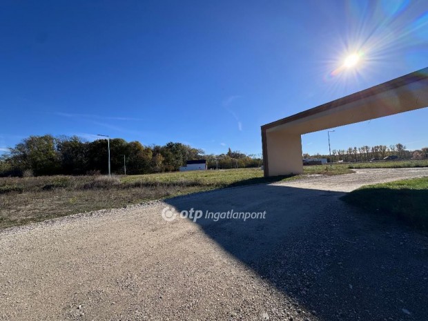 Elad� 1168 nm-es telek M�riak�lnok