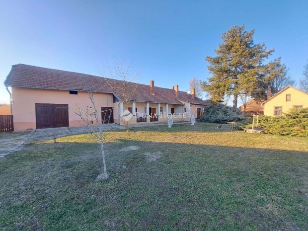 Elad� 116 nm-es h�z Tiszak�cske