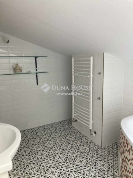 Elad� 116 nm-es lak�s Budakeszi