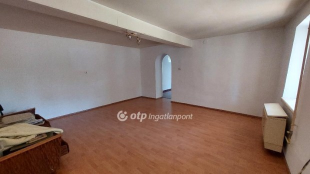 Elad� 118 nm-es h�z Kis�jsz�ll�s