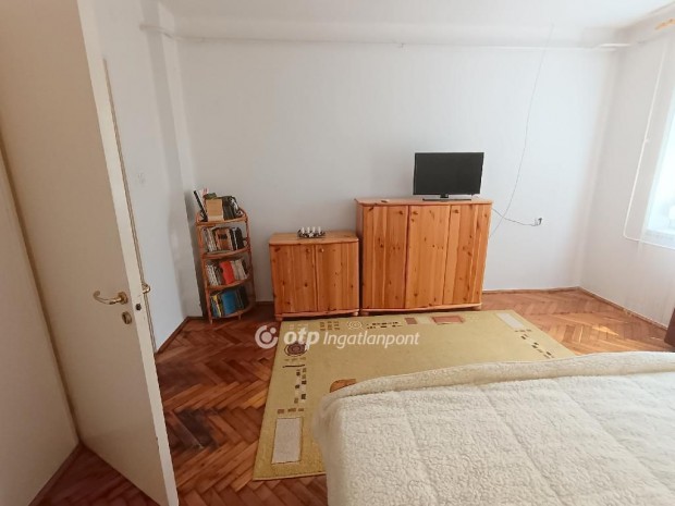 Elad� 118 nm-es h�z Kunhegyes