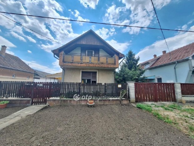 Elad� 118 nm-es h�z T�rkeve