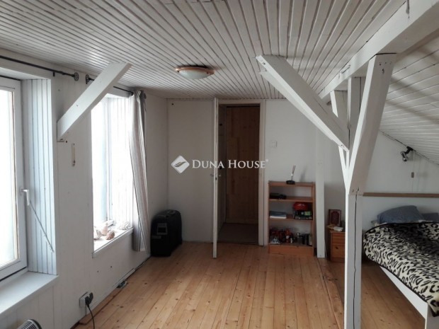 Elad� 119 nm-es lak�s Esztergom