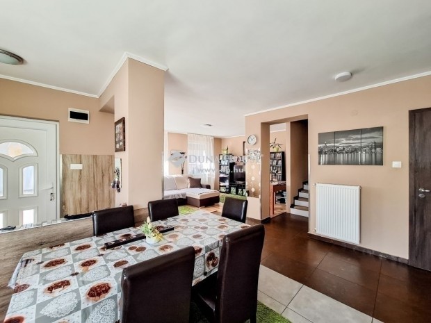 Eladó 120 m2-es, 4 szobás tégla ház, Gyömrő