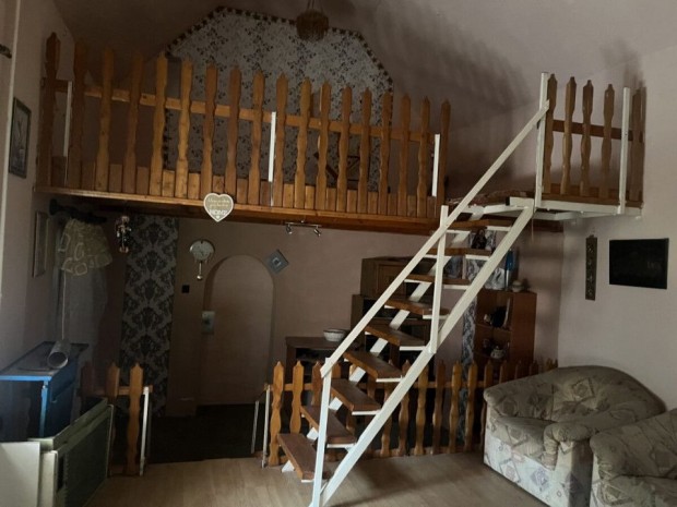 Elad� 120 nm-es Csal�di h�z N�dudvar