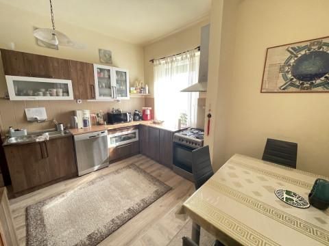 Elad� 120 nm-es Csal�di h�z Paks