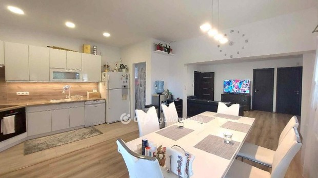 Eladó 120 nm-es Újszerű állapotú Családi ház Szentendre Családi