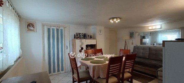 Elad� 120 nm-es h�z Ajka