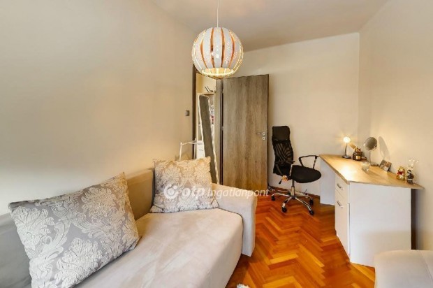 Elad� 120 nm-es h�z Eger