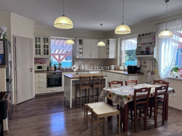 Elad� 120 nm-es h�z Erd�kertes