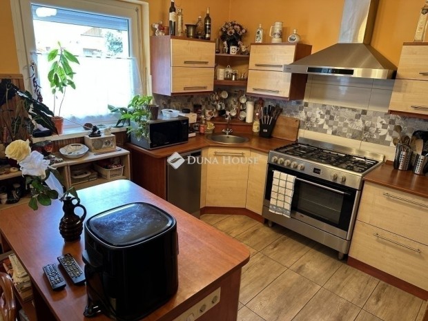 Elad� 120 nm-es h�z Kecskem�t