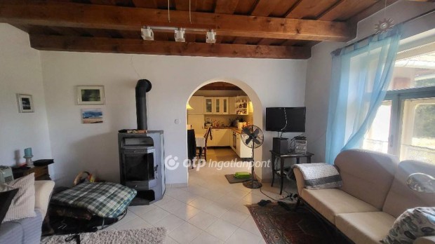 Elad� 120 nm-es h�z Lesenceistv�nd