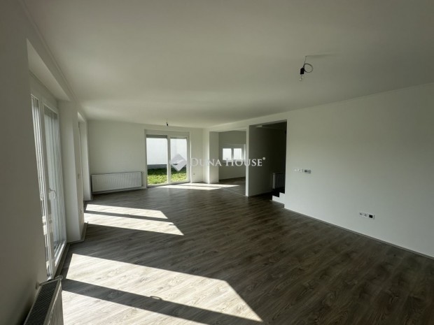 Elad� 120 nm-es lak�s Pell�rd