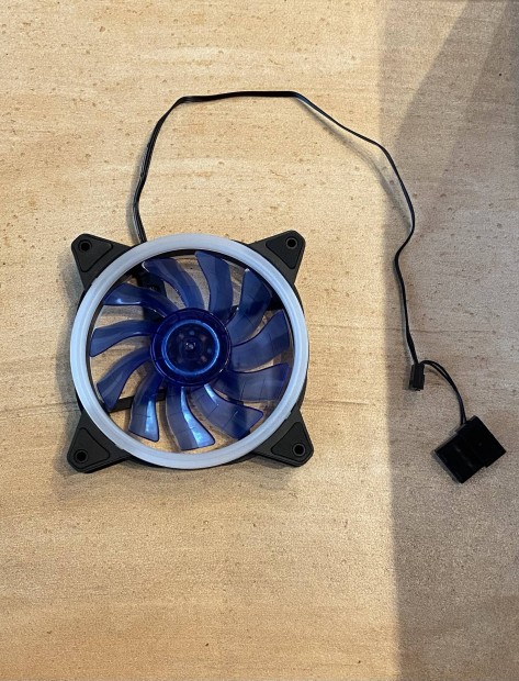 Eladó 120mm-es RGB-s (kék LED) ventilátor
