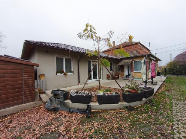 Elad� 121 nm-es h�z Kiskunlach�za