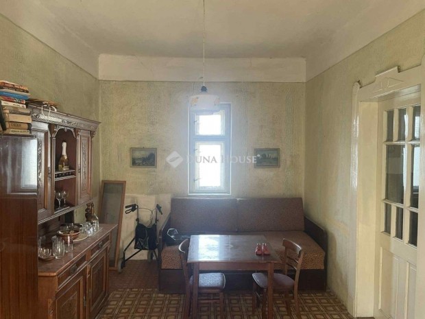 Elad� 121 nm-es h�z Lakitelek